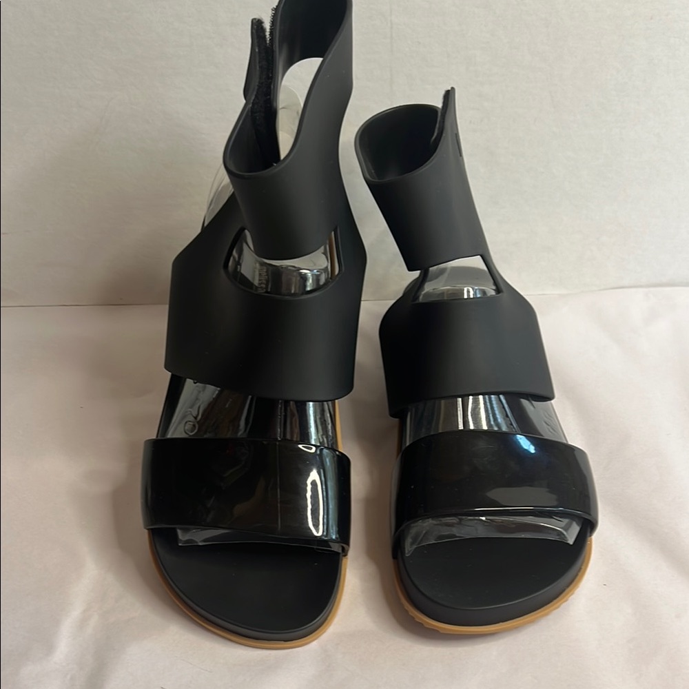 Elegant Black Women's Sandals - Modern Cutout Design